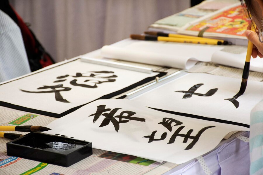 Chinese vs Japanese Writing: A Side-by-Side Comparison - WritersGig Blog